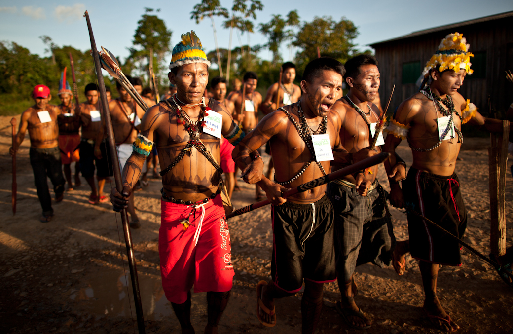 Tribe s. Шингу народ. Племя Шингу. Индейцы Xingu. Индейцы с реки Xingu Бразилия.